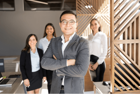 Controle com sua empresa com apoio de centenas de especialistas da ServiHaus